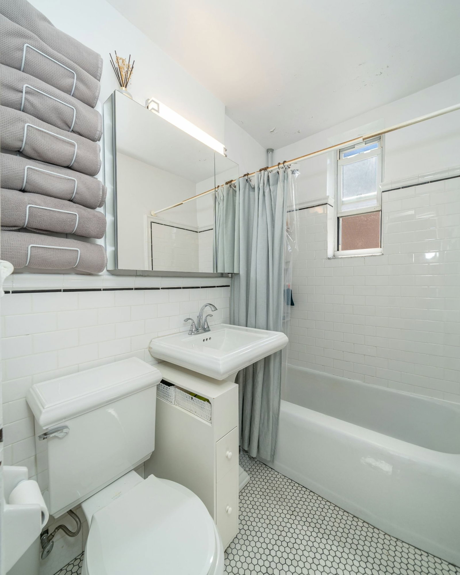 Real estate property located at 31-85 Crescent #215, Queens, Astoria, New York City, NY, US