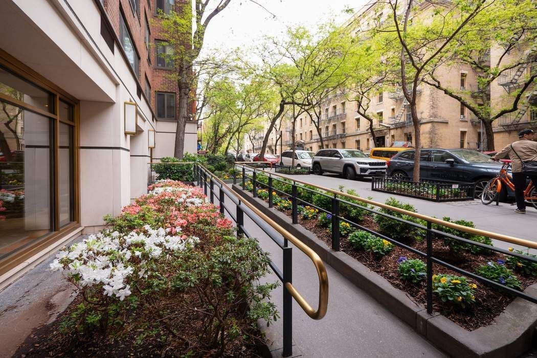 Real estate property located at 420 64th W9E, New York, Lenox Hill, New York City, NY, US