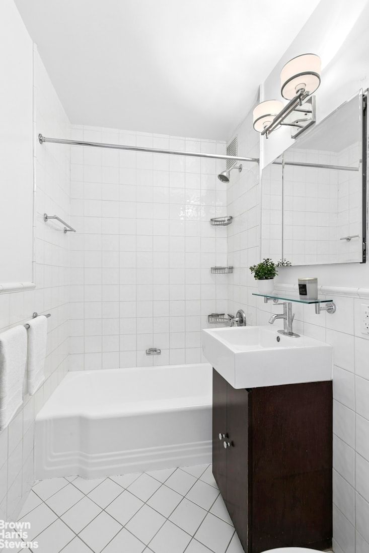 Real estate property located at 211 18TH #5E, New York, Gramercy Park, New York City, NY, US