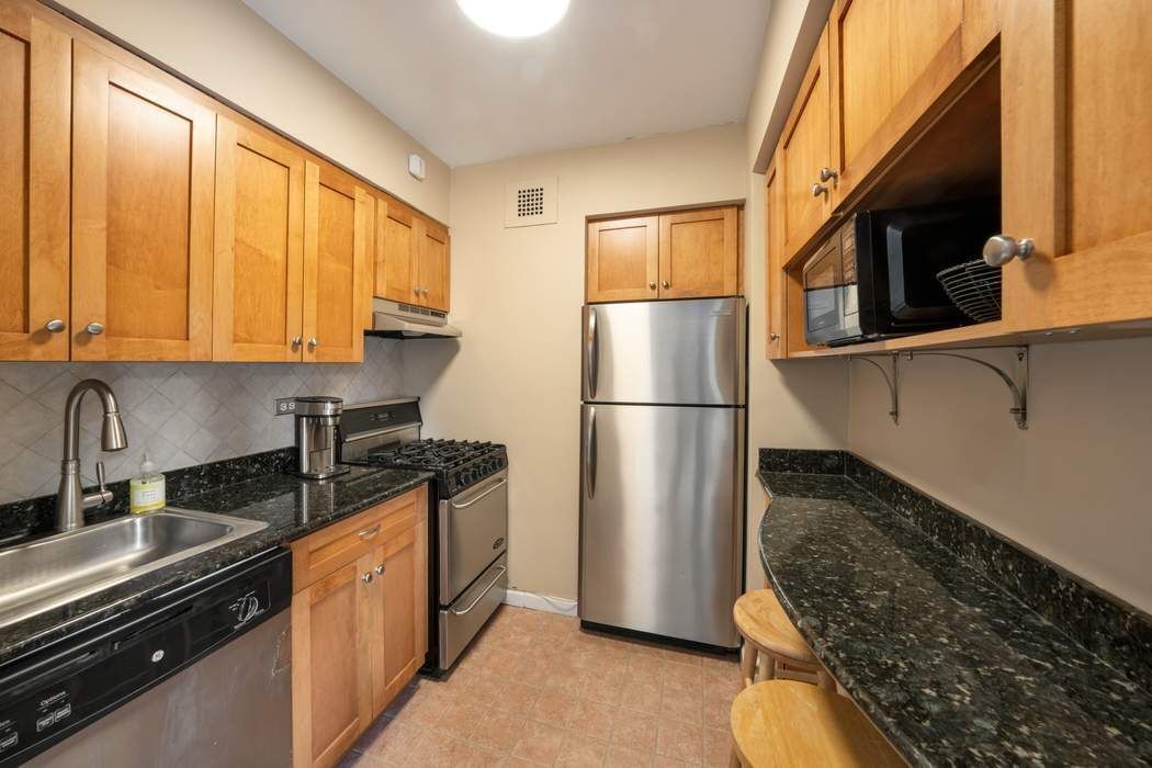 Real estate property located at 305 72nd #5AS, New York, Lenox Hill, New York City, NY, US