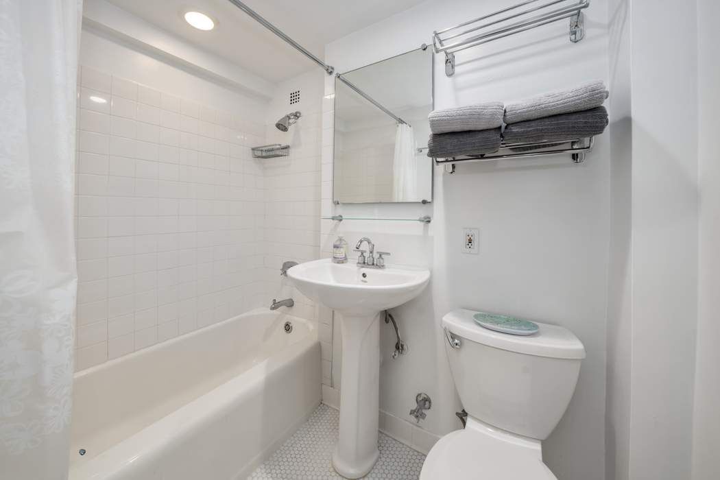Real estate property located at 305 72nd #5AS, New York, Lenox Hill, New York City, NY, US