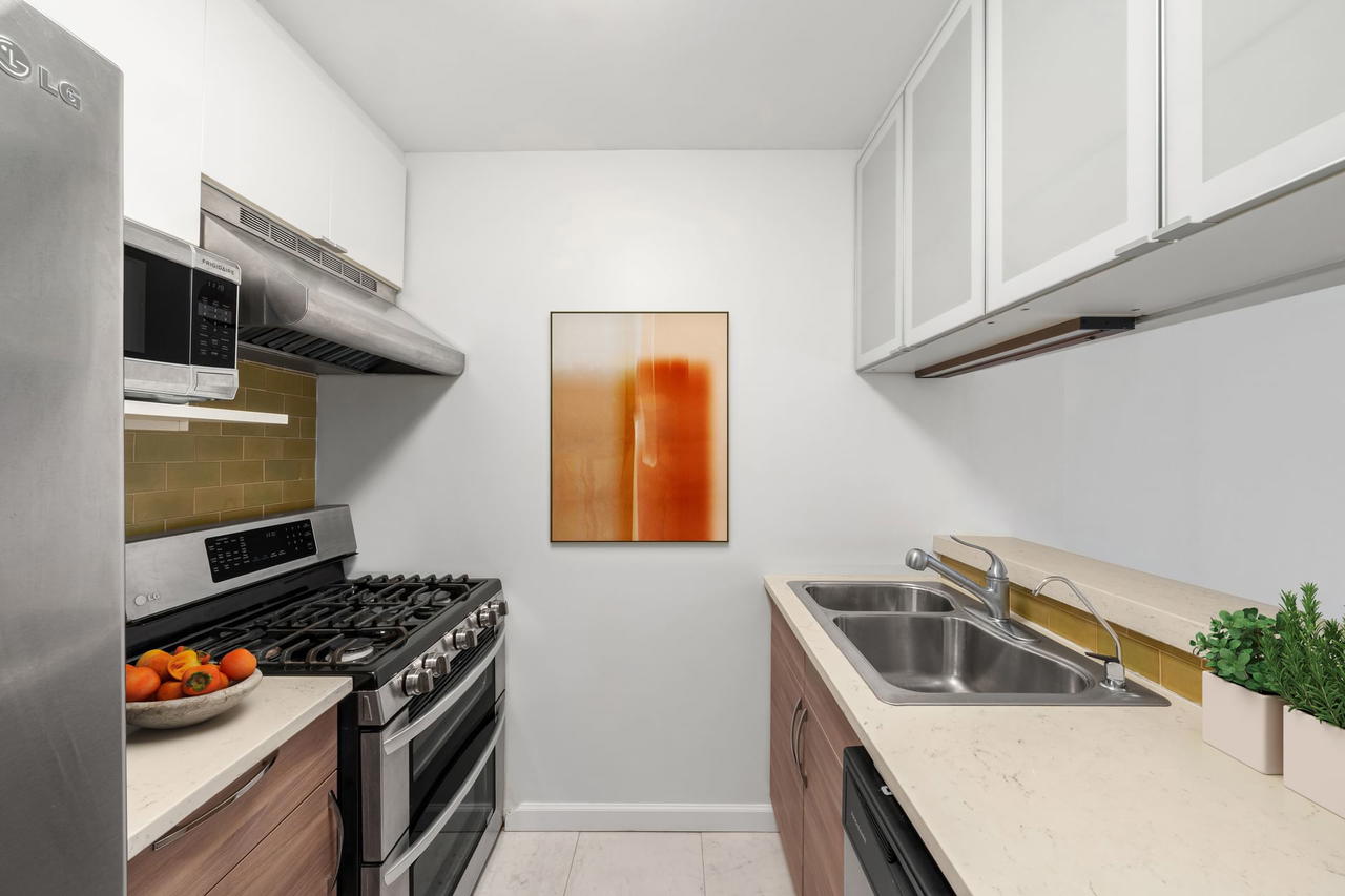 Real estate property located at 2250 BROADWAY #5L, New York, Upper West Side, New York City, NY, US
