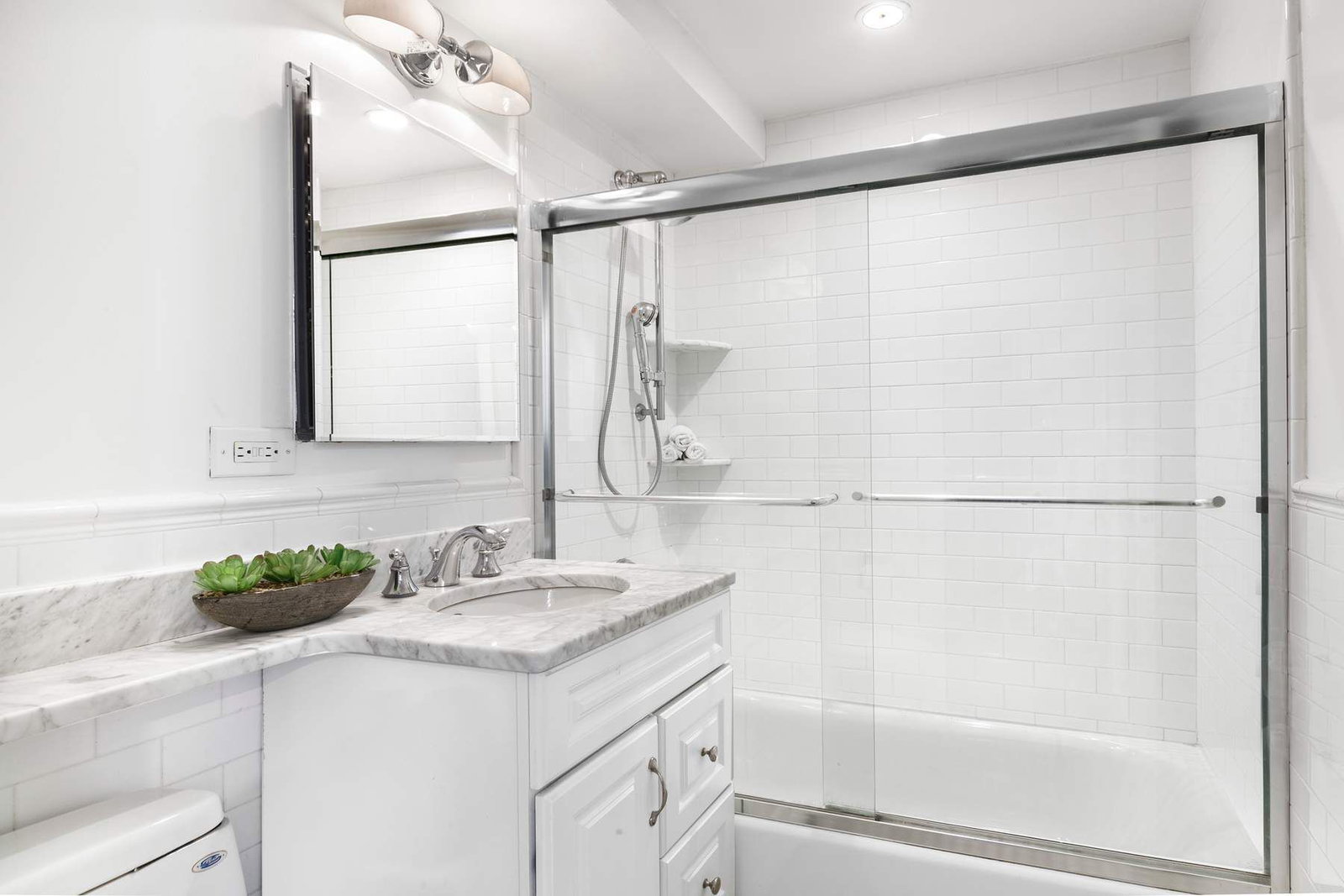 Real estate property located at 5 Tudor City #405/406, New York, Tudor City, New York City, NY, US