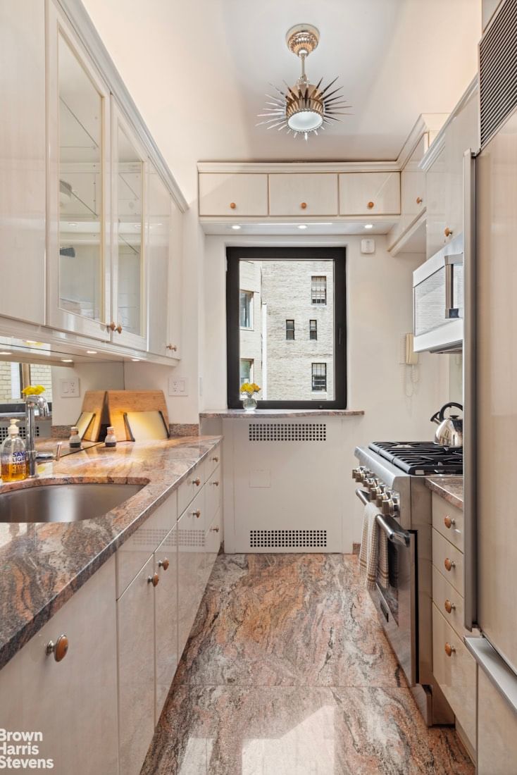 Real estate property located at 880 5TH #5H, New York, Lenox Hill, New York City, NY, US