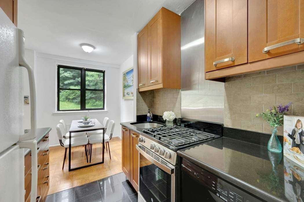 Real estate property located at 735 Kappock #2F, Bronx, Spuyten Duyvil, New York City, NY, US