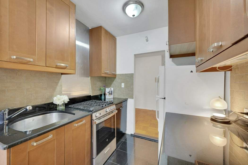 Real estate property located at 735 Kappock #2F, Bronx, Spuyten Duyvil, New York City, NY, US