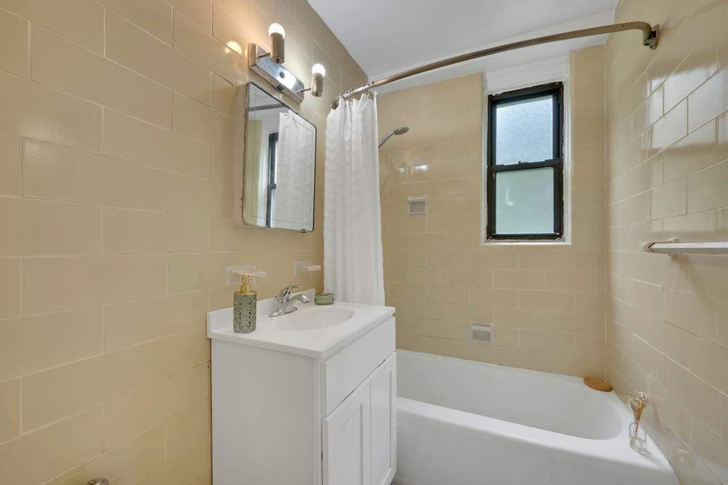 Real estate property located at 735 Kappock #2F, Bronx, Spuyten Duyvil, New York City, NY, US