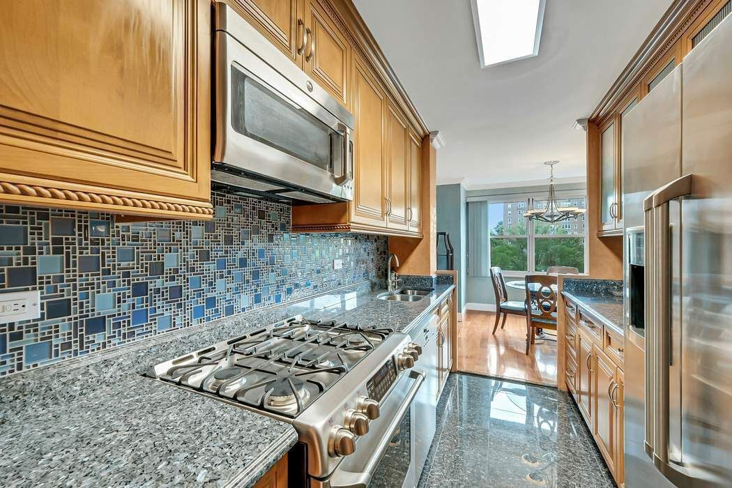 Real estate property located at 555 Kappock #9J, Bronx, Spuyten Duyvil, New York City, NY, US