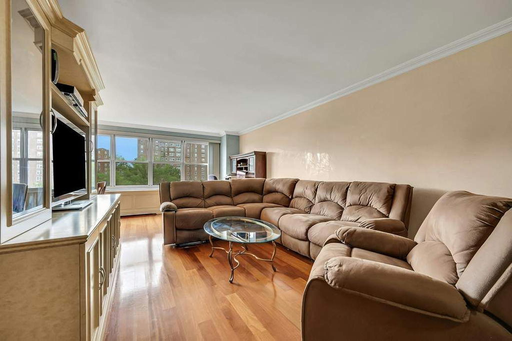 Real estate property located at 555 Kappock #9J, Bronx, Spuyten Duyvil, New York City, NY, US