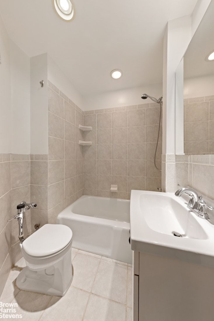 Real estate property located at 116 72ND #2B, New York, Lincoln Square, New York City, NY, US