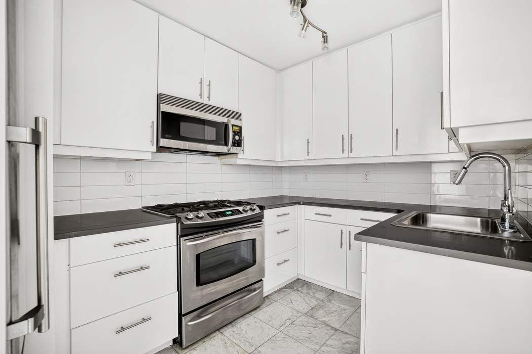 Real estate property located at 200 58th #11B, New York, Midtown, New York City, NY, US
