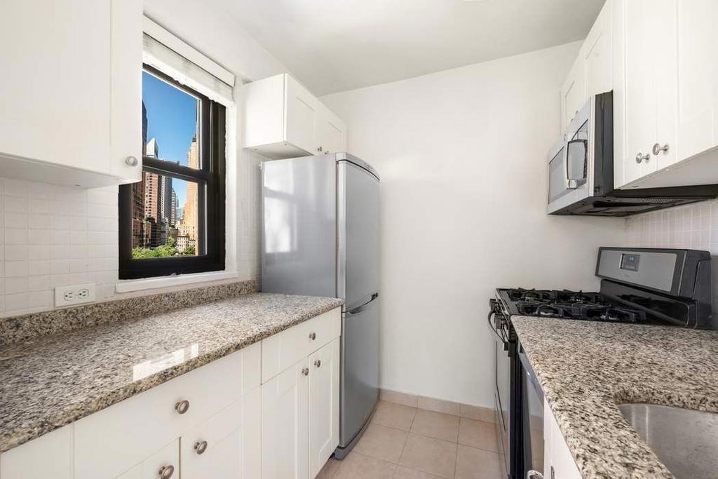 Real estate property located at 333 55th #8H, New York, Sutton Place, New York City, NY, US