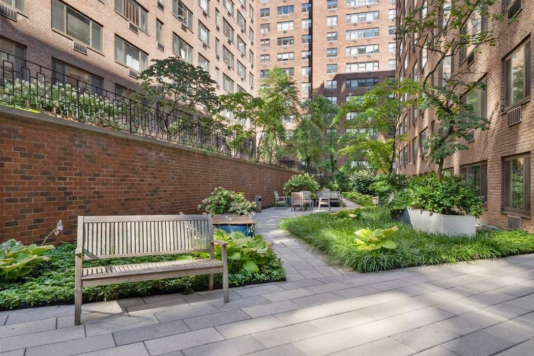 Real estate property located at 425 63rd E9G, New York, Lenox Hill, New York City, NY, US