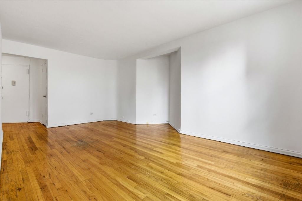 Real estate property located at 60-11 Broadway #4N, Queens, Flushing, New York City, NY, US