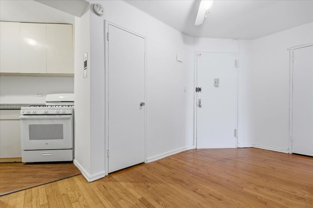 Real estate property located at 60-11 Broadway #4N, Queens, Flushing, New York City, NY, US