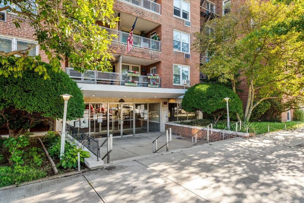 Real estate property located at 60-11 Broadway #4N, Queens, Flushing, New York City, NY, US