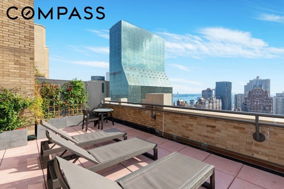 Real estate property located at 310 46th #19L, New York, Midtown East, New York City, NY, US