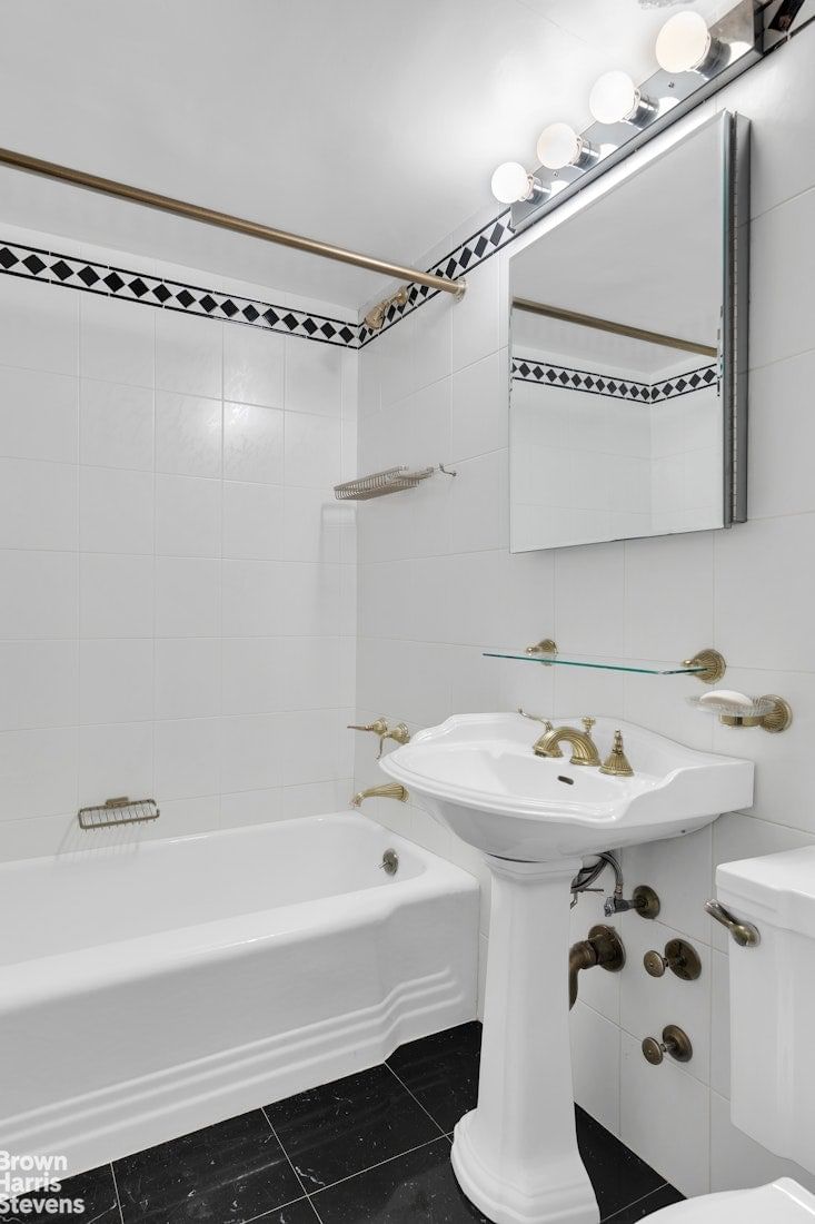 Real estate property located at 45 SUTTON #3H, New York, Sutton Place, New York City, NY, US