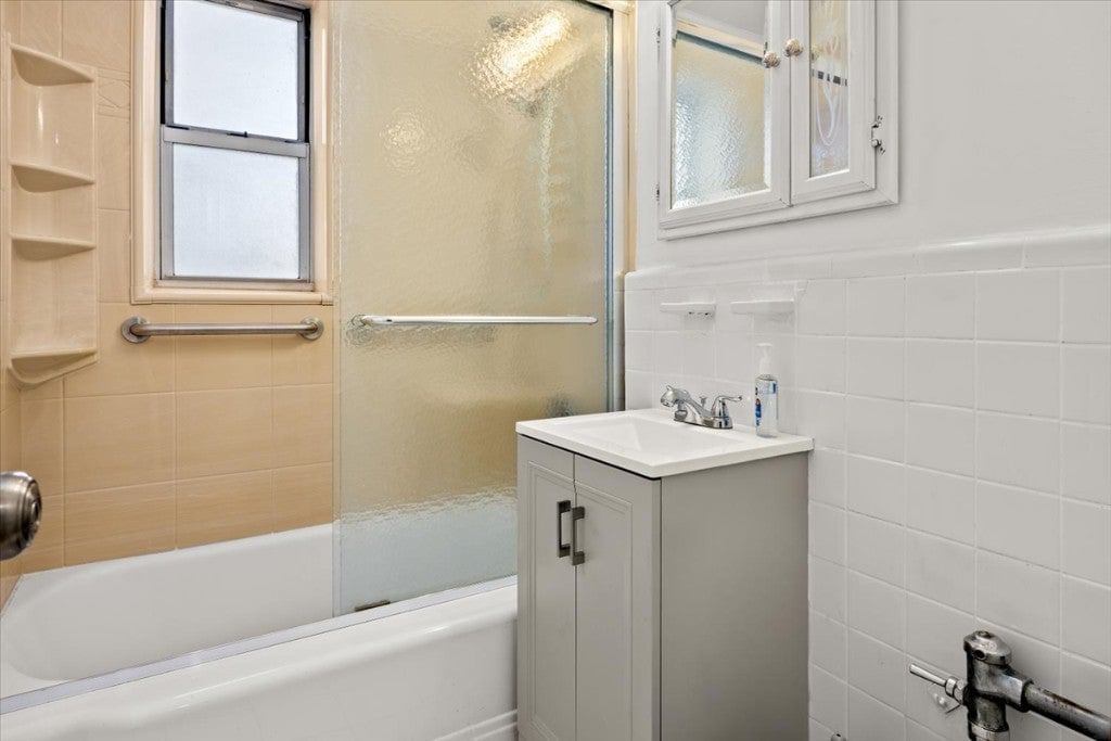 Real estate property located at 81-15 35th #6B, Queens, Jackson Heights, New York City, NY, US