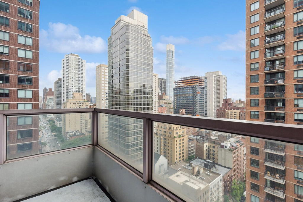 Real estate property located at 250 54TH #21D, New York, Sutton Place, New York City, NY, US