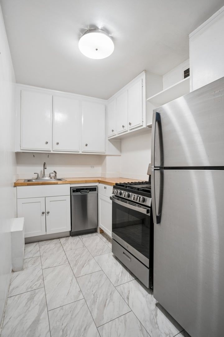 Real estate property located at 220 57TH #4H, New York, Sutton Place, New York City, NY, US
