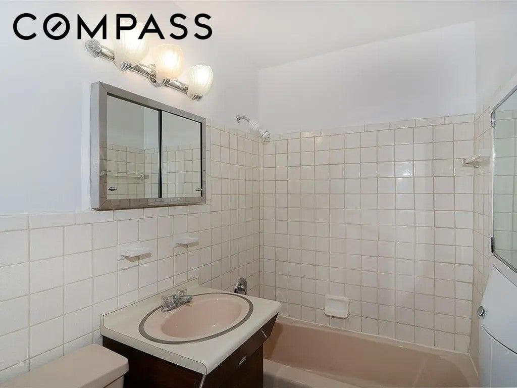 Real estate property located at 555 Kappock #21B, Bronx, Spuyten Duyvil, New York City, NY, US