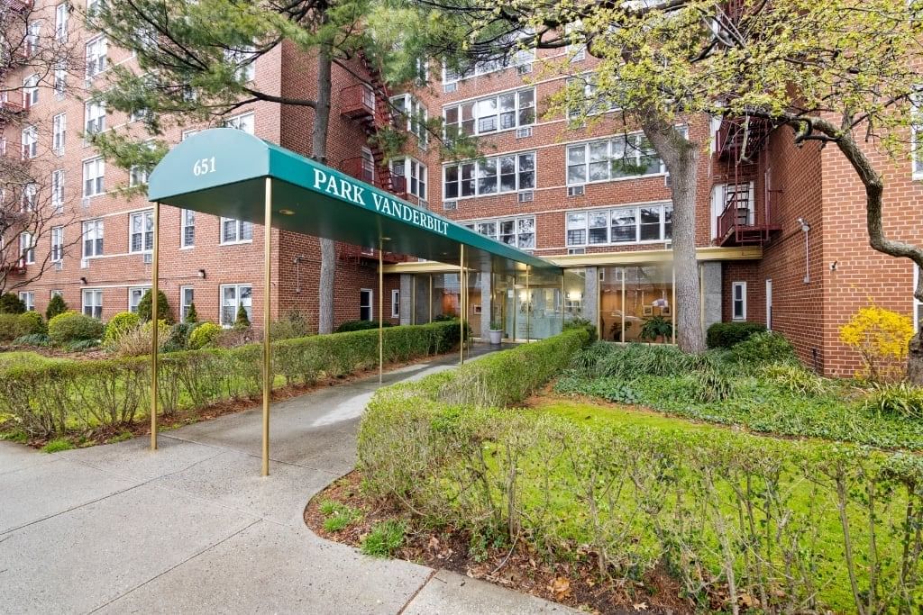 Real estate property located at 651 Vanderbilt #2P, Kings, Windsor Terrace, New York City, NY, US