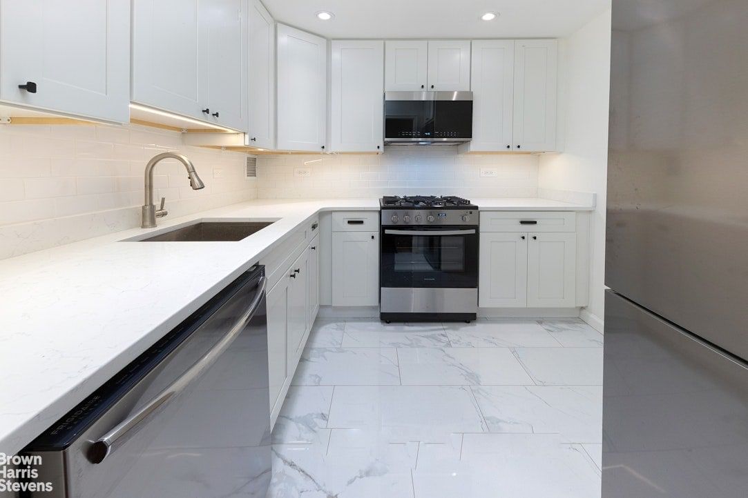 Real estate property located at 330 3RD #14L, New York, Kips Bay, New York City, NY, US