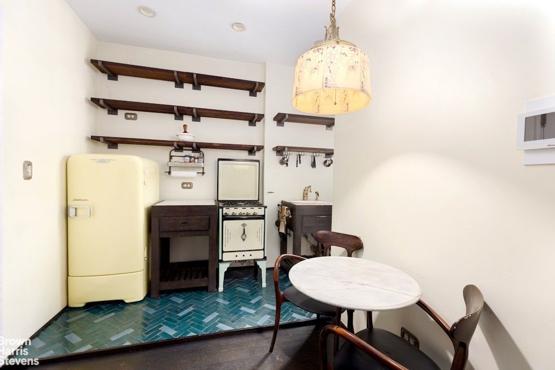 Real estate property located at 253 16TH #3E, New York, Chelsea, New York City, NY, US