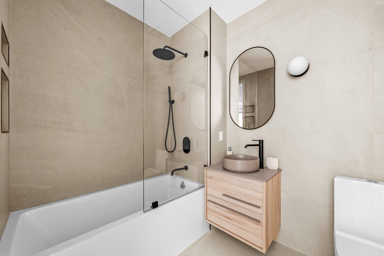 Real estate property located at 14-35 BROADWAY #5A, Queens, Astoria, New York City, NY, US