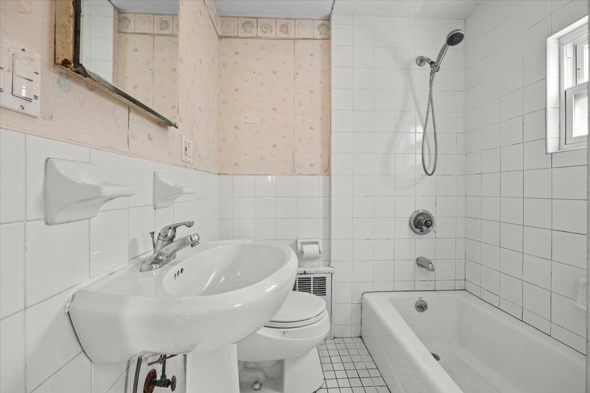 Real estate property located at 2820 VOORHIES, Kings, Sheepshead Bay, New York City, NY, US