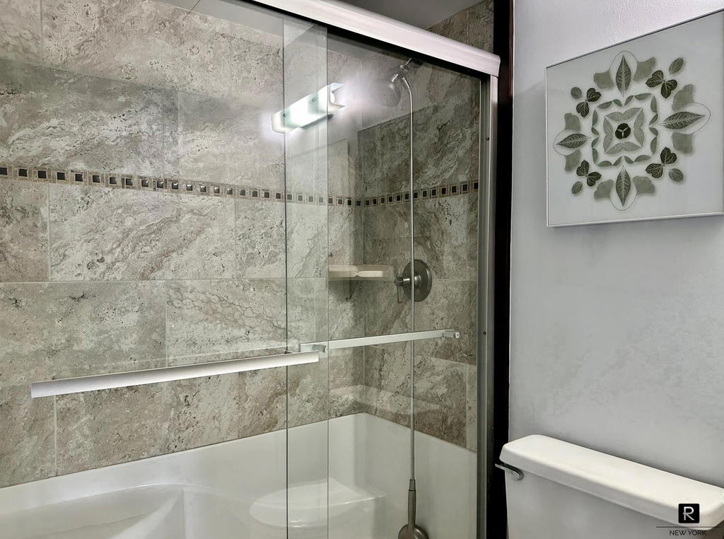Real estate property located at 10 Bay Street #2-B, Richmond, St. George, New York City, NY, US