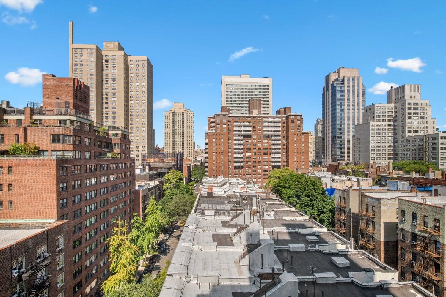 Real estate property located at 40 END #9B, New York, Yorkville, New York City, NY, US