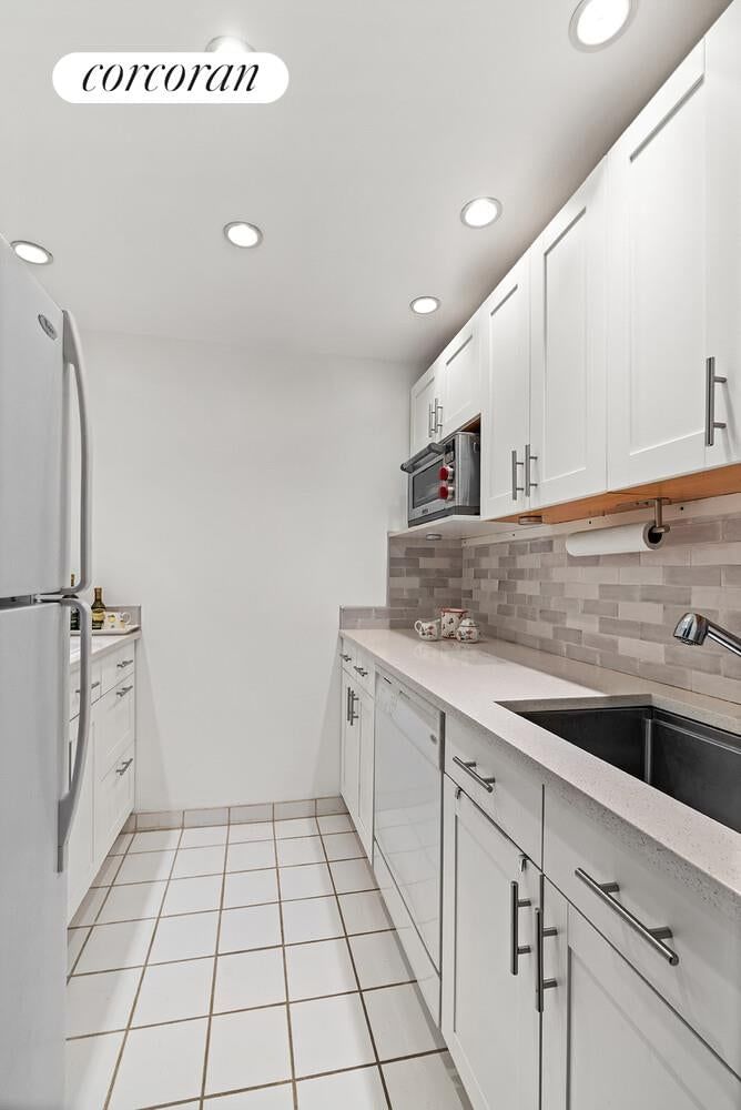 Real estate property located at 201 66TH #2D, New York, Lenox Hill, New York City, NY, US