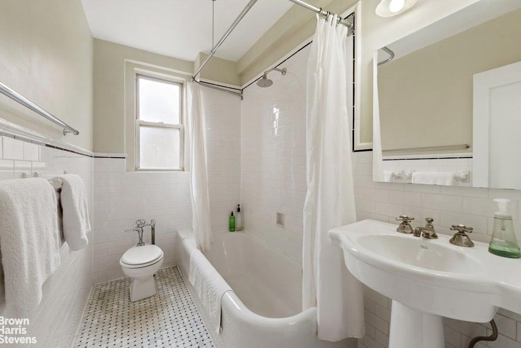 Real estate property located at 245 104TH #6C, New York, Upper West Side, New York City, NY, US