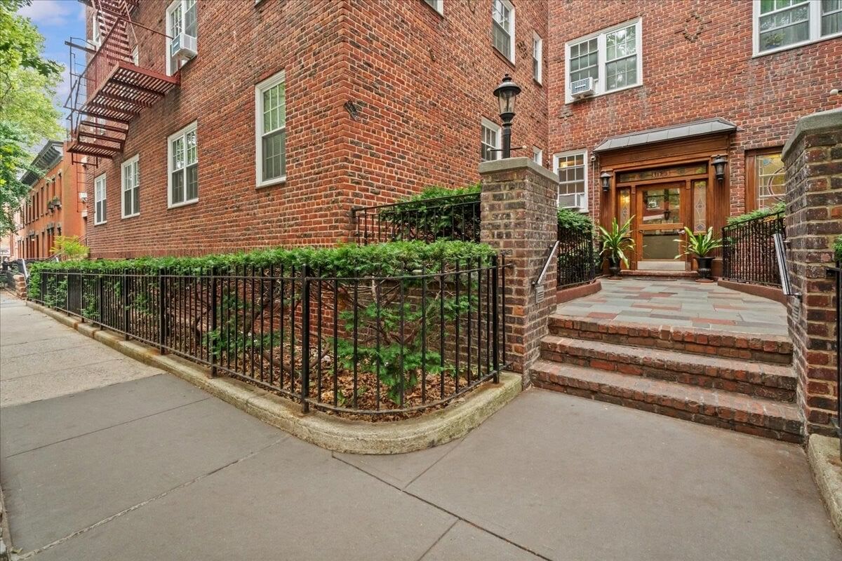 Real estate property located at 1125 LORIMER #2J, Kings, Greenpoint, New York City, NY, US