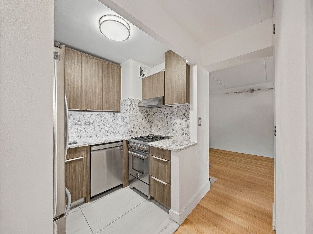 Real estate property located at 220 MANHATTAN #2N, New York, Manhattan Valley, New York City, NY, US