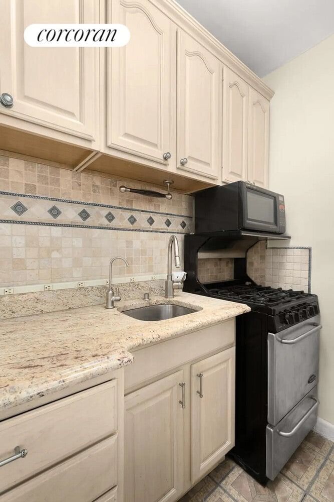 Real estate property located at 225 79TH #2D, New York, Yorkville, New York City, NY, US