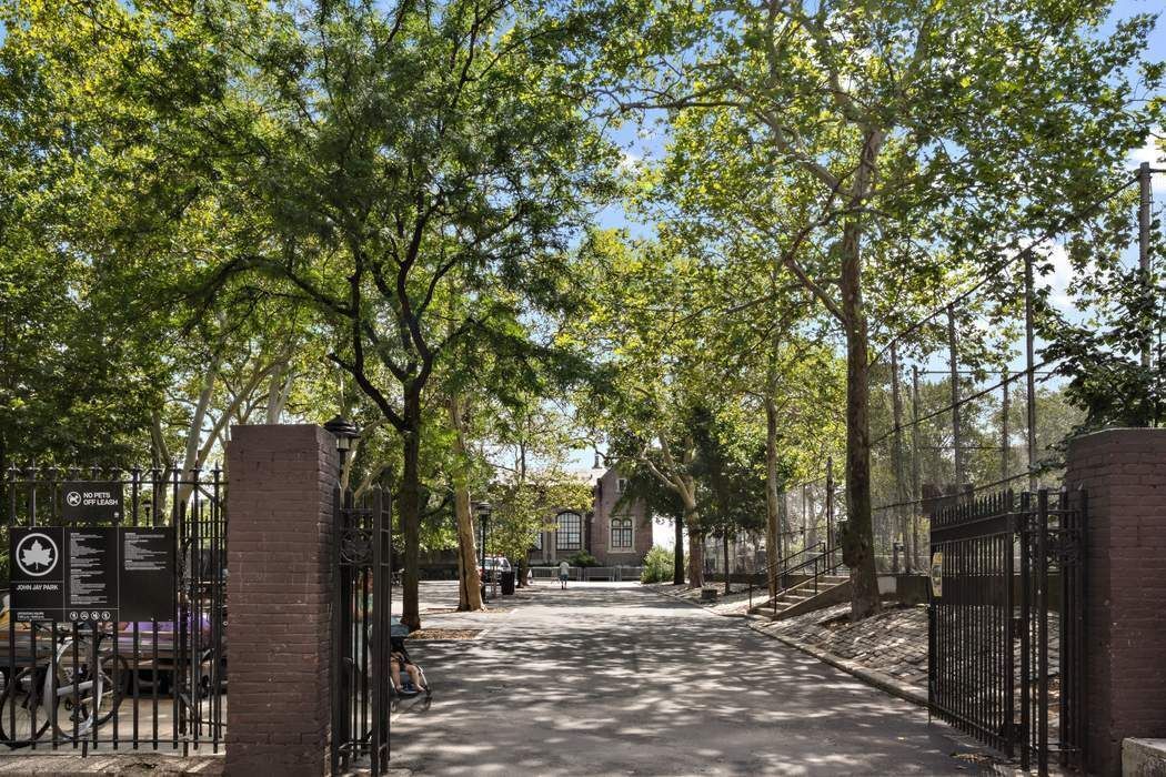 Real estate property located at 517 77th #2G, New York, Upper East Side, New York City, NY, US