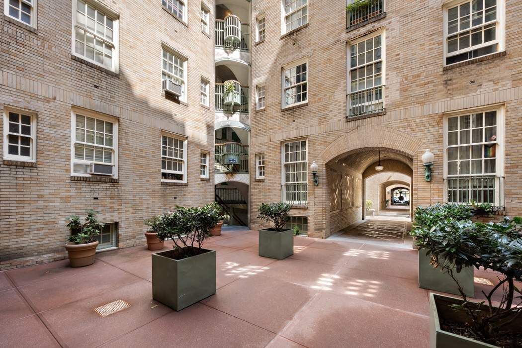 Real estate property located at 517 77th #2G, New York, Upper East Side, New York City, NY, US
