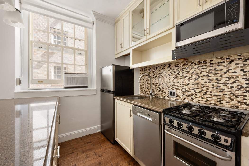 Real estate property located at 517 77th #2G, New York, Upper East Side, New York City, NY, US