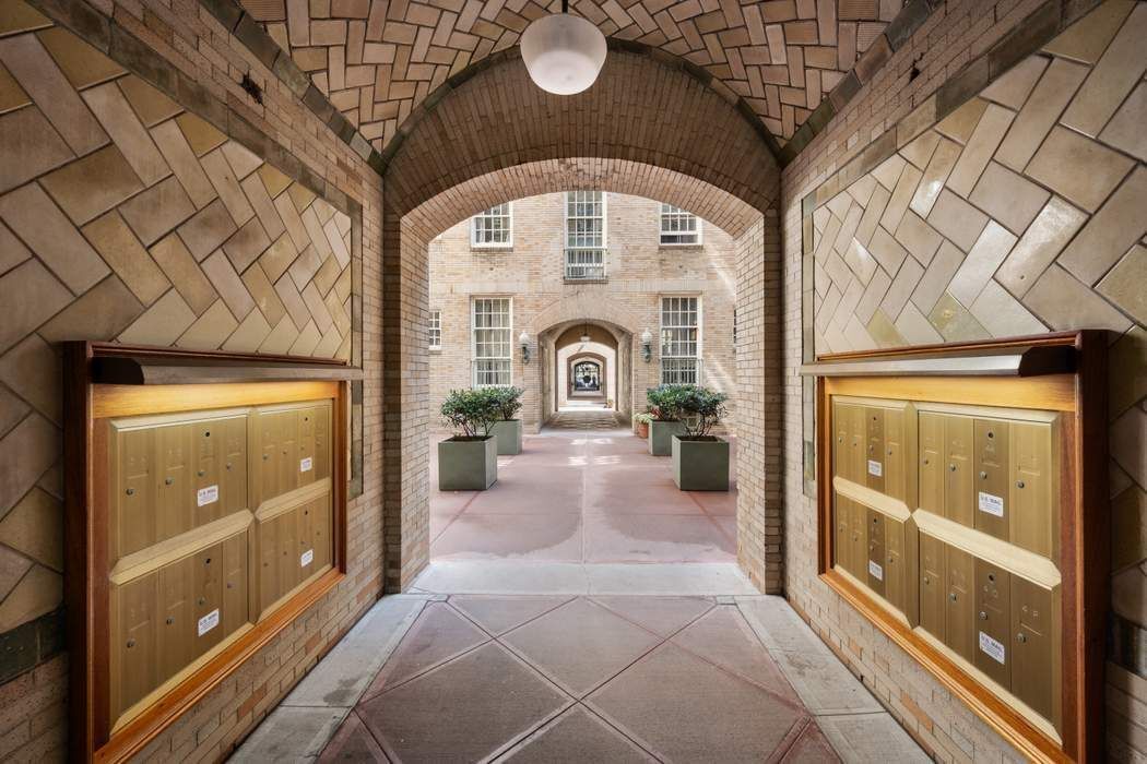 Real estate property located at 517 77th #2G, New York, Upper East Side, New York City, NY, US
