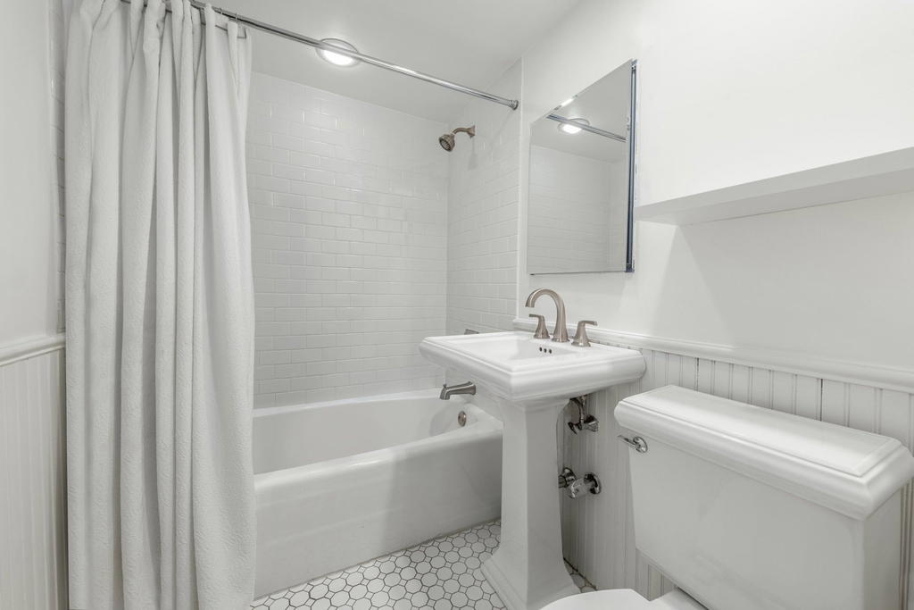 Real estate property located at 301 64TH #17B, New York, Lenox Hill, New York City, NY, US