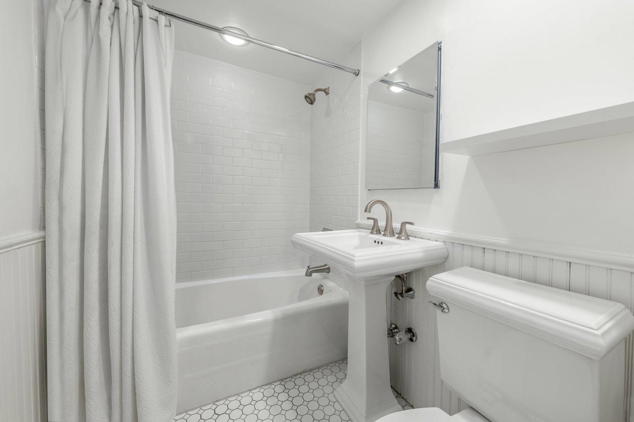 Real estate property located at 301 64TH #17B, New York, Lenox Hill, New York City, NY, US