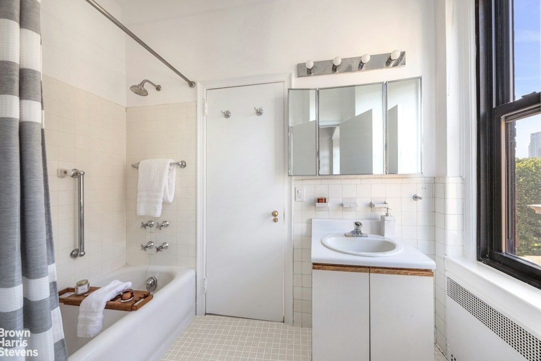 Real estate property located at 101 CENTRAL #8B, New York, Lincoln Square, New York City, NY, US