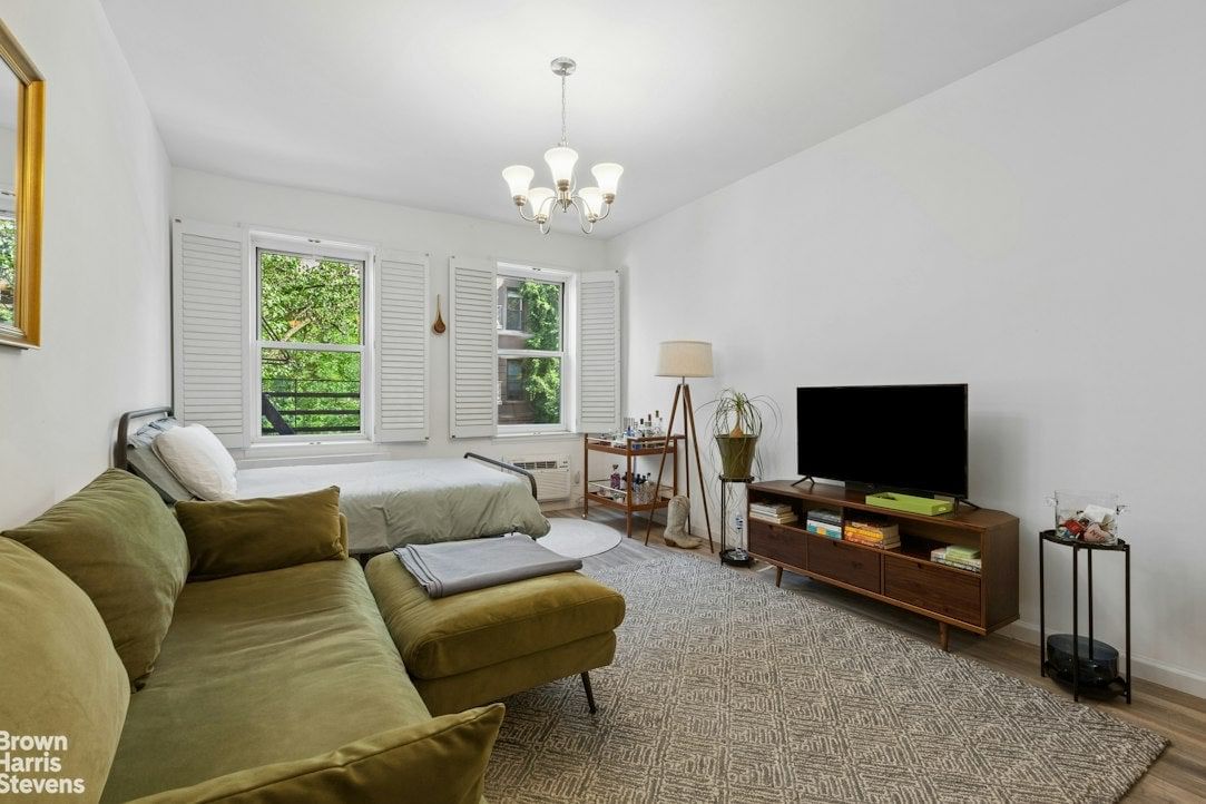 Real estate property located at 330 83RD #2G, New York, Yorkville, New York City, NY, US