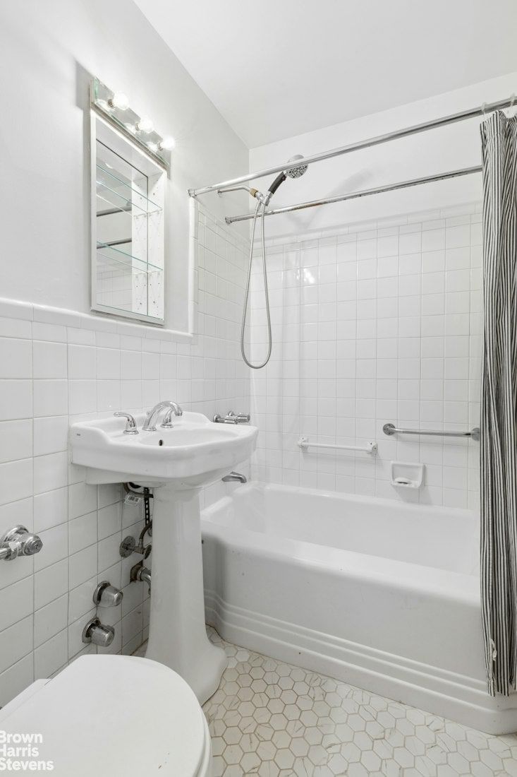 Real estate property located at 330 83RD #2G, New York, Yorkville, New York City, NY, US