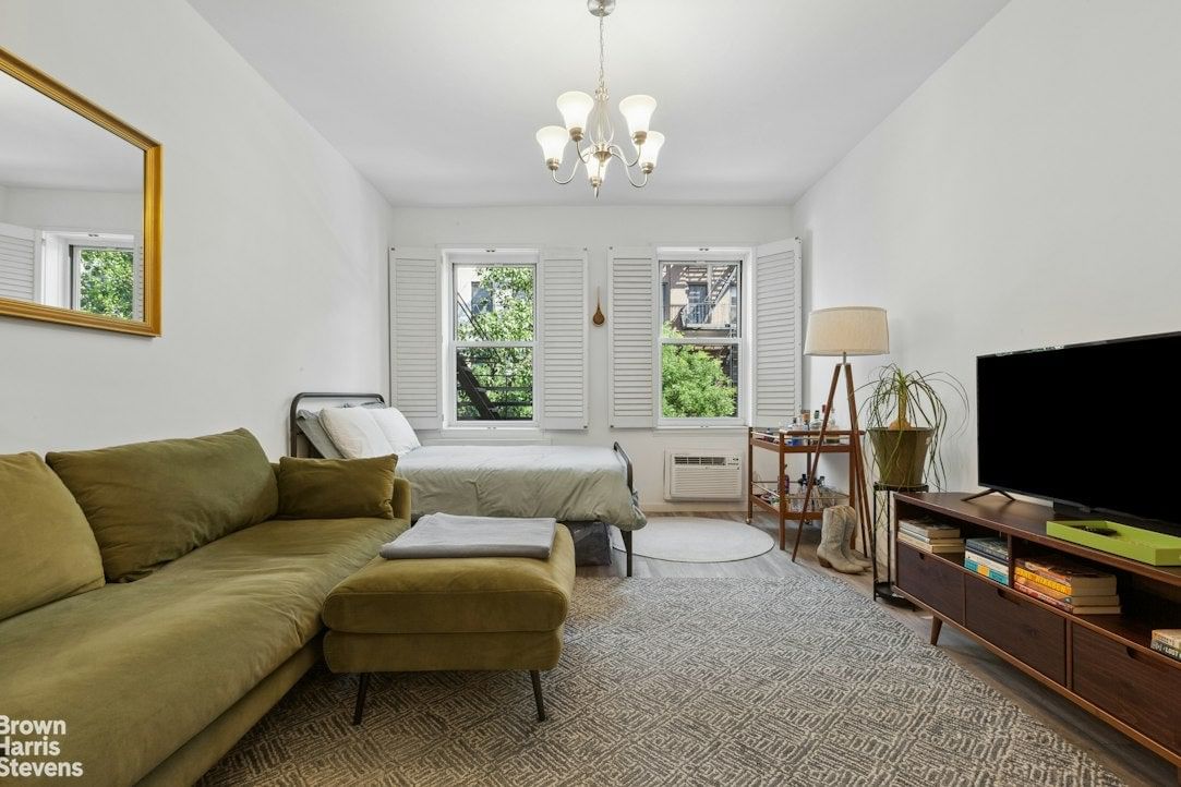 Real estate property located at 330 83RD #2G, New York, Yorkville, New York City, NY, US