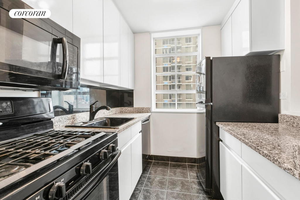 Real estate property located at 200 90TH #12G, New York, Yorkville, New York City, NY, US