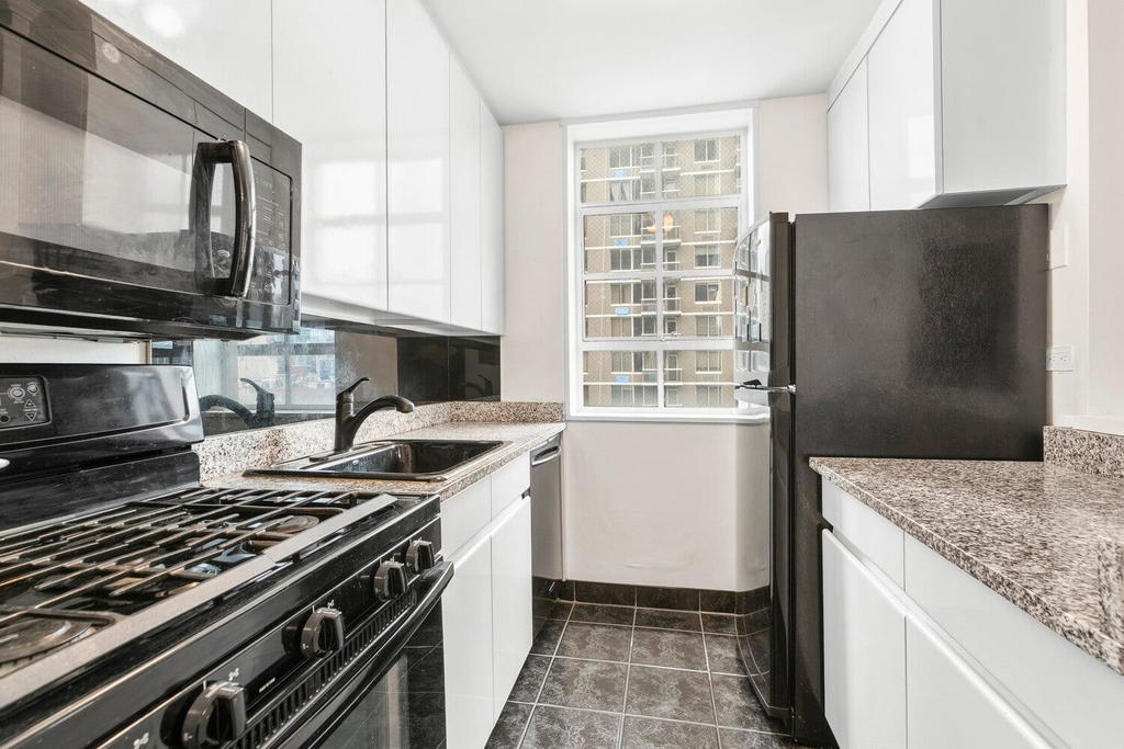 Real estate property located at 200 90TH #12G, New York, Yorkville, New York City, NY, US